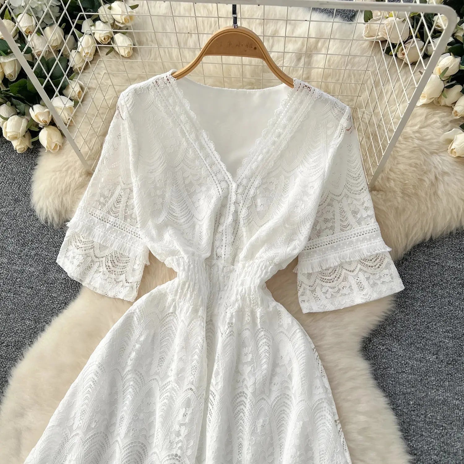 Roman V-Neck Tunic Slim Casual Midi Dress for Women Empire Hollow Out Lace Dress White Boutique Mélange Parfait